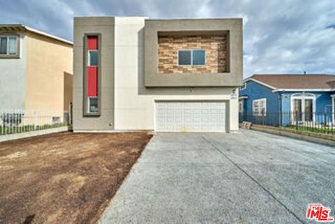 Photo of 868 N Edgemont Street, Los Angeles, CA 90029 (MLS # 25616117)