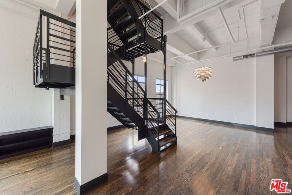 849 S Broadway 1210