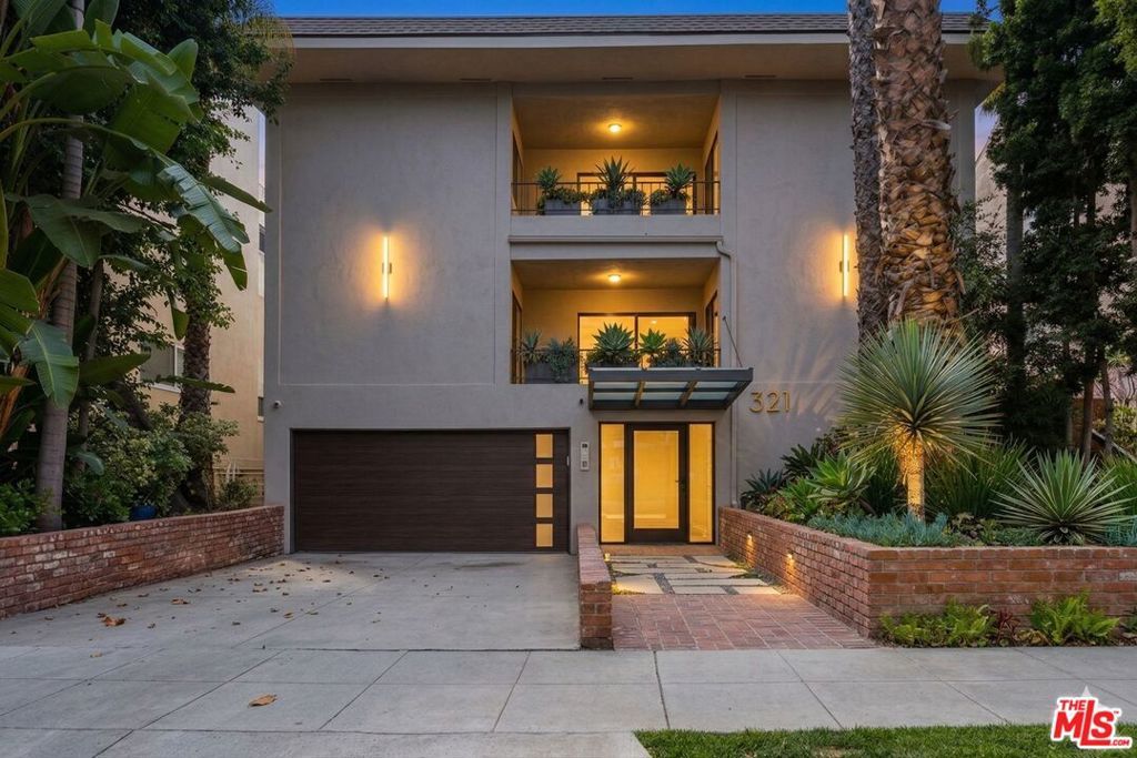 Photo of 321 N Palm Drive #3, Beverly Hills, CA 90210 (MLS # 26664577)