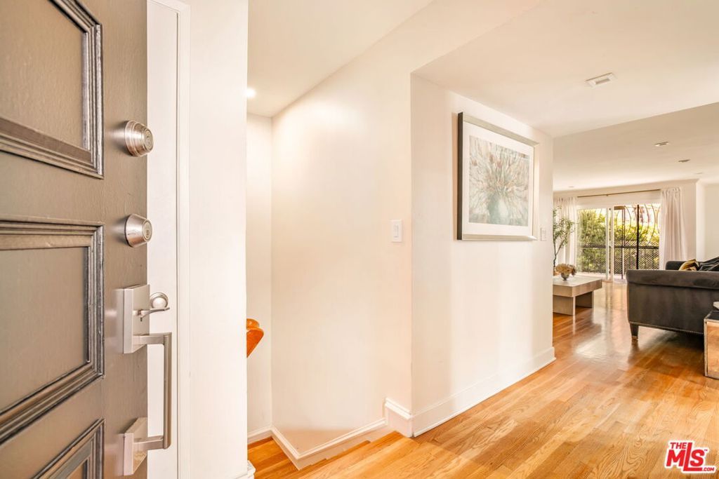 Photo of 321 N Palm Drive #3, Beverly Hills, CA 90210 (MLS # 26664577)