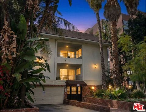 Photo of 321 N Palm Drive #3, Beverly Hills, CA 90210 (MLS # 26664577)