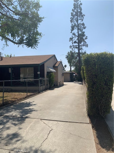 Photo of 124 W Cherry Ave, Monrovia, CA 91016 (MLS # AR26198099)