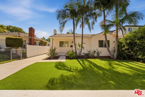 Photo of 2481 Coolidge Avenue, Los Angeles, CA 90064 (MLS # 26991173)