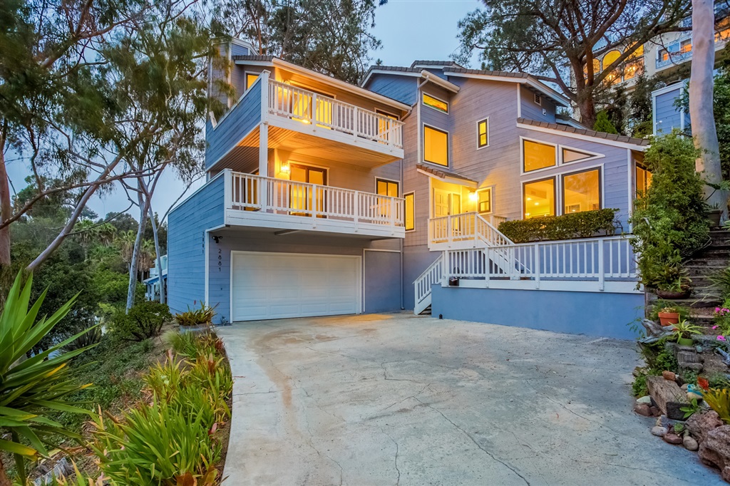 Welcome home! Ideally located overlooking the bay just north of downtown and next to Little Italy, this beautifully renovated Mission Hills home is a special find. Be surrounded by nature and her majestic Torrey Pines as you enjoy gorgeous views of the bay and sunsets from your new home. You will love your expansive updated kitchen, gorgeous new bathrooms, brand new carpet, custom paint inside and out, luxurious high-end appliances, and entertainer's backyard with brand new grass and irrigation. Neighborhoods: Mission Hills