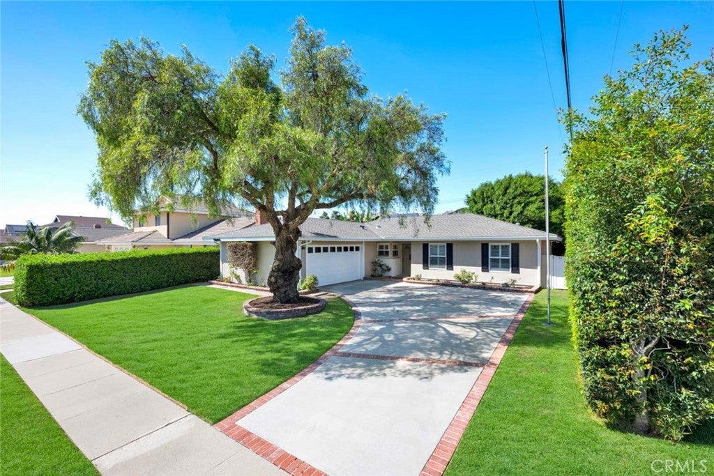 9405 La Estrella AVE