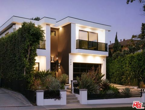 Photo of 144 N Bowling Green Way, Los Angeles, CA 90049 (MLS # 26824107)