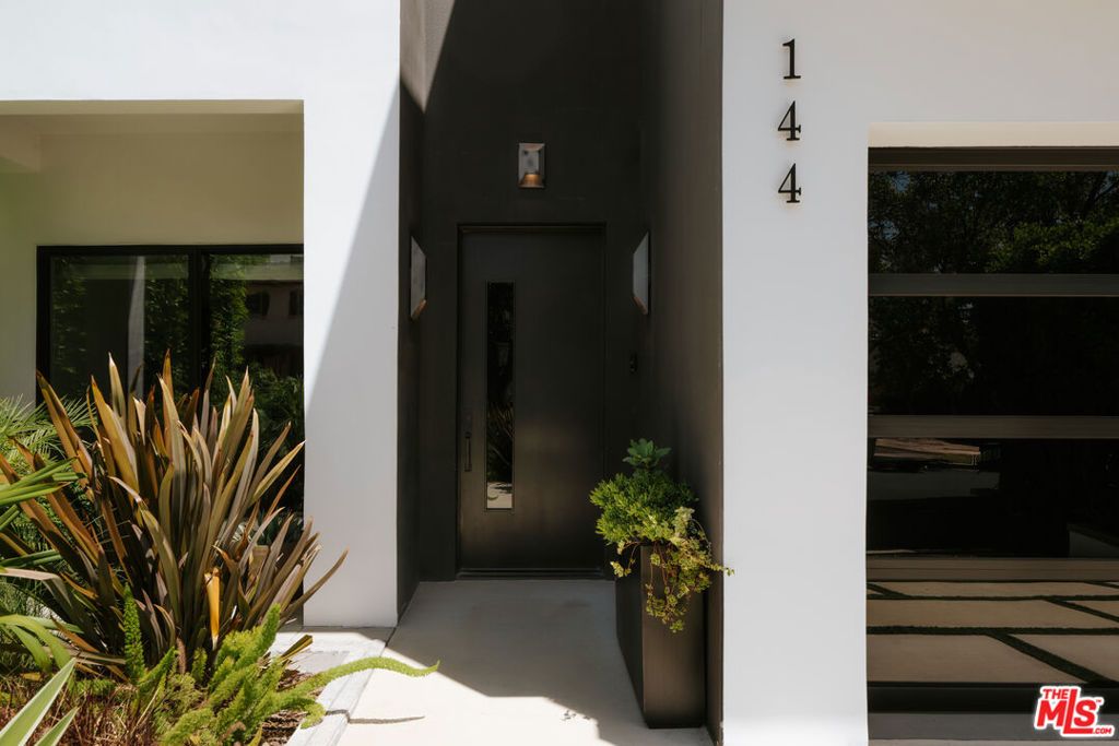 Photo of 144 N Bowling Green Way, Los Angeles, CA 90049 (MLS # 26824107)