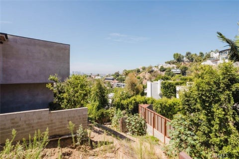 Photo of 1688 Sunset Plaza Drive, Los Angeles, CA 90069 (MLS # SR26185535)