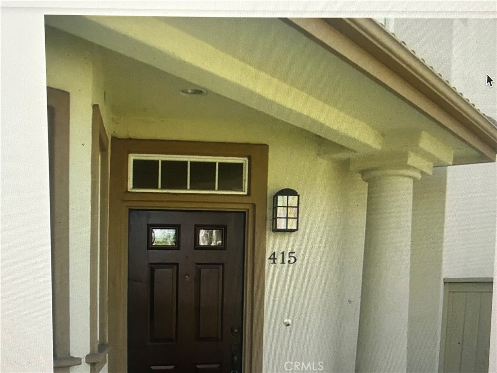 BEAUTIFUL MOVE-IN-READY 3-BD 2.5-BA CONDO IN PRESTIGIOUS NORTHWOOD POINTE. THIS GREYSTONE VILLAS IS A GATED COMMUNITY. NEWLY PAINTED AND REFINISHED KITCHEN CABINETS AND NEW STAINLESS STEEL STOVE AND OVEN, NEW KITCHEN SINK AND FAUCET. LAMINATE FLOORING THROUGHOUT THE CONDO. WASHER AND DRYER INCLUDED INSIDE. 2-CAR ATTACHED GARAGE. OVER-SIZED BACKYARD FOR ENTERTAINING. EXCELLENT IRVINE NORTHWOOD SCHOOL DISTRICT. WALK TO AWARD-WINNING NOTHWOOD HIGH AND CANYON VIEW ELEMENTARY SCHOOL. EASY ACCESS TO FREWAYS AND SHOPPING CENTERS, AND RESTAURANTS.
