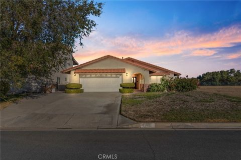 Photo of 14087 Driftwood Dr, Victorville, CA 92395 (MLS # TR25232473)
