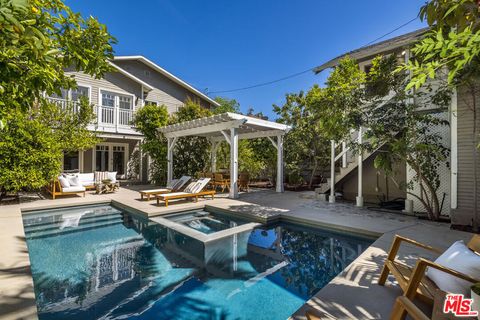 Photo of 1601 N Curson Avenue, Los Angeles, CA 90046 (MLS # 26720217)