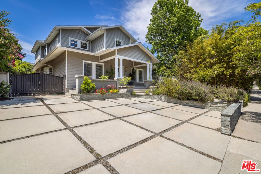 Photo of 1601 N Curson Avenue, Los Angeles, CA 90046 (MLS # 26720217)