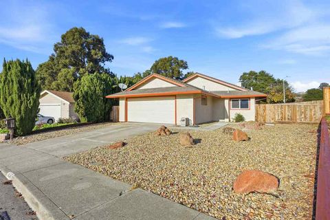 Photo of 834 Coral Ridge Cir Cir, Rodeo, CA 94572 (MLS # 41119885)