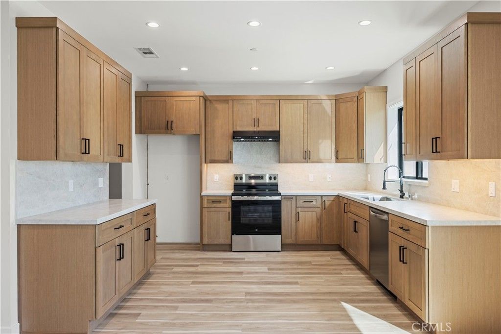 Photo of 4210 New York Ave, La Crescenta, CA 91214 (MLS # PF25258056)