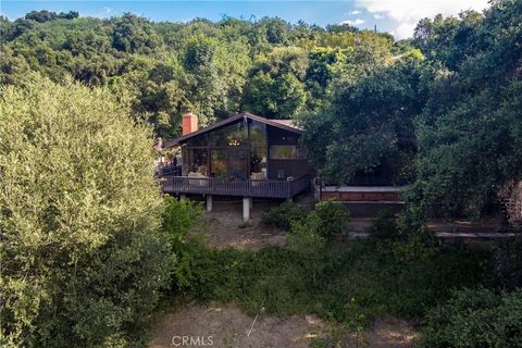 Photo of 2322 Cameron Avenue, Covina, CA 91724 (MLS # CV26092219)