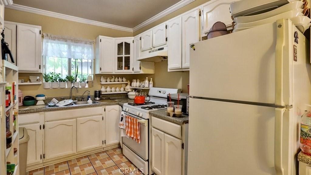 Photo of 6414 S Hoover Street, Los Angeles, CA 90044 (MLS # IG26052984)