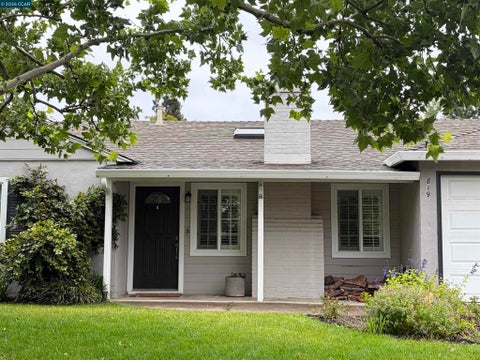Photo of 819 Cumberland Dr DR, Pleasant Hill, CA 94523 (MLS # 41137824)