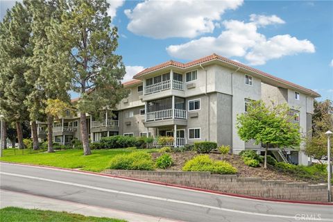 Photo of 2402 Via Mariposa W #1E, Laguna Woods, CA 92637 (MLS # OC26073375)
