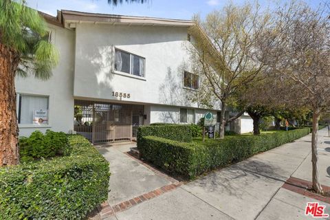 Photo of 18555 Collins Street #C11, Tarzana, CA 91356 (MLS # 26742917)