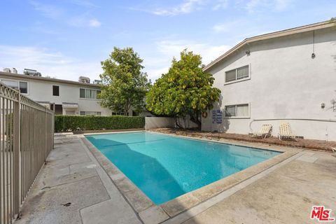Tiny photo for 18555 Collins Street #C11, Tarzana, CA 91356 (MLS # 26742917)