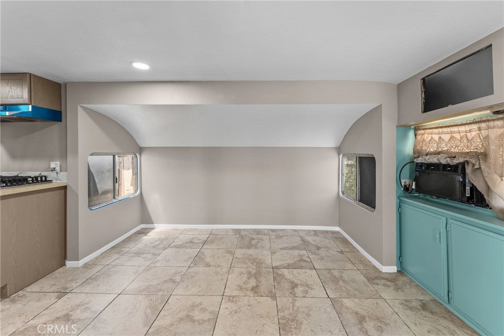 775 E Foothill 14