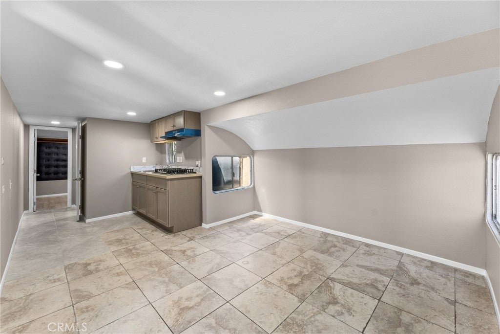 775 E Foothill 14