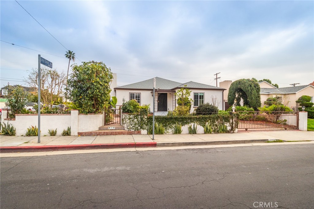 870 N Alexandria Avenue