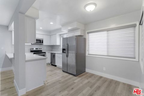 Tiny photo for 210 S Lucia Avenue, Redondo Beach, CA 90277 (MLS # 25560479)