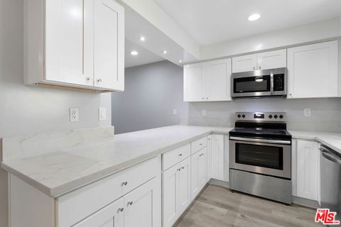 Tiny photo for 210 S Lucia Avenue, Redondo Beach, CA 90277 (MLS # 25560479)