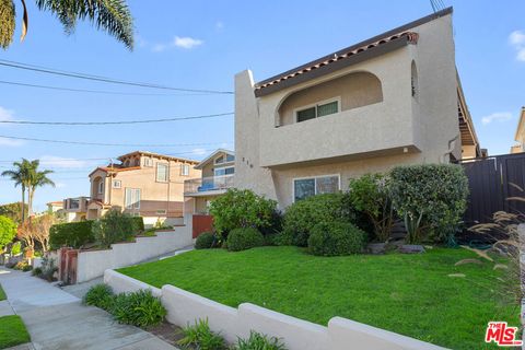 Tiny photo for 210 S Lucia Avenue, Redondo Beach, CA 90277 (MLS # 25560479)