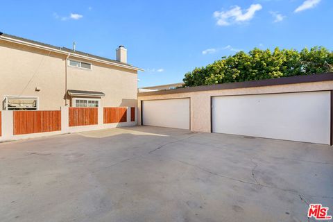 Tiny photo for 210 S Lucia Avenue, Redondo Beach, CA 90277 (MLS # 25560479)