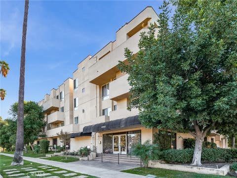 Photo of 19350 Sherman Way Way #124, Reseda, CA 91335 (MLS # SR26183330)