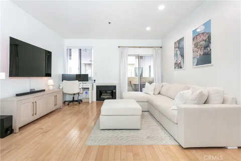 MLS: SR26183330