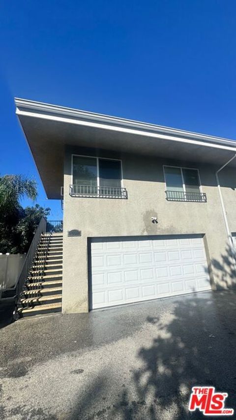 Photo of 15360 WYANDOTTE Street, Van Nuys, CA 91406 (MLS # 26661881)