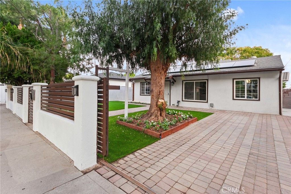 Photo of 14594 Lyle Street, Sylmar, CA 91342 (MLS # SR25248740)