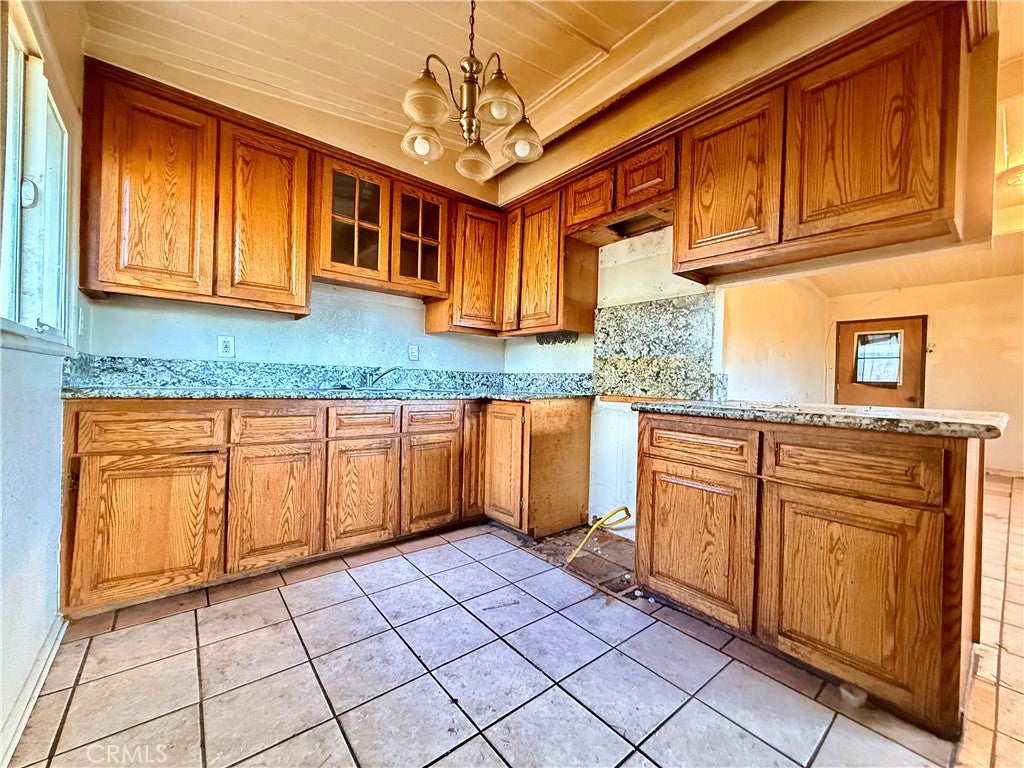 734 Woodgate