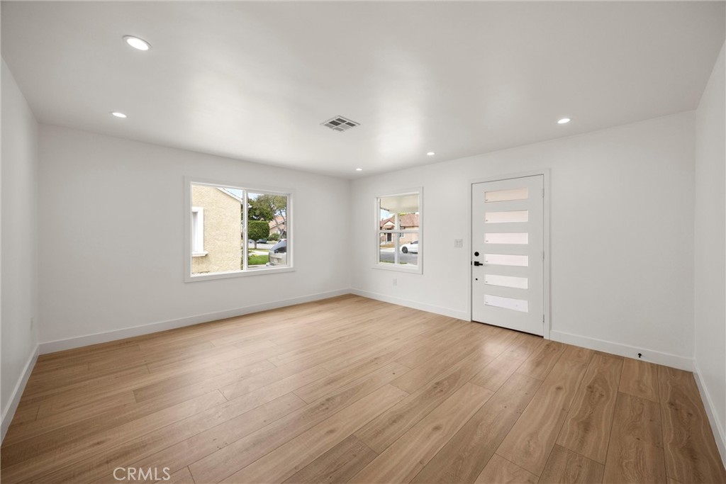 6049 Whitewood Avenue