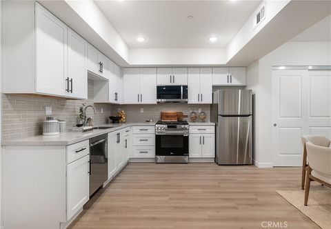 Photo of 1303 S Orange Grove Avenue #601, Los Angeles, CA 90019 (MLS # SB26082958)