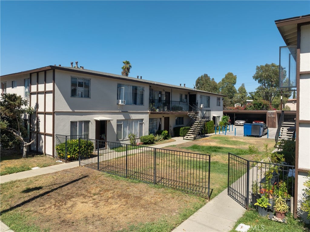 1138 1142 N Mayfair