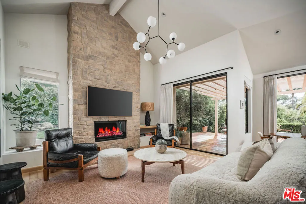 Santa Barbara, California 93108, United States, 3 Bedrooms Bedrooms, ,3 BathroomsBathrooms,Residential,Active,223810