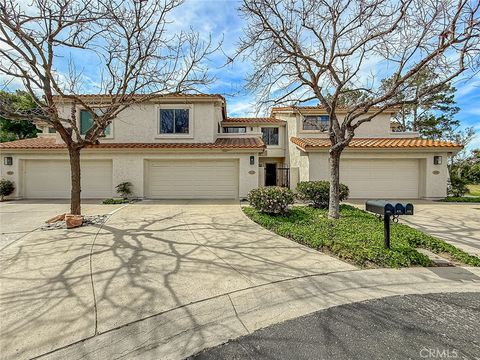 Photo of 579 Spyglass Ln, Newbury Park, CA 91320 (MLS # SR26056398)