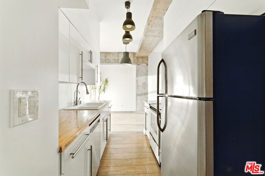 Properties 3 1155 N La Cienega Boulevard 5