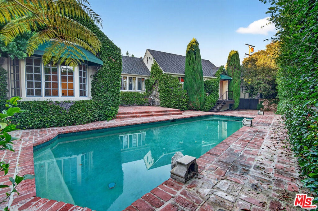 Photo of 602 Foothill Road, Beverly Hills, CA 90210 (MLS # 26998925)
