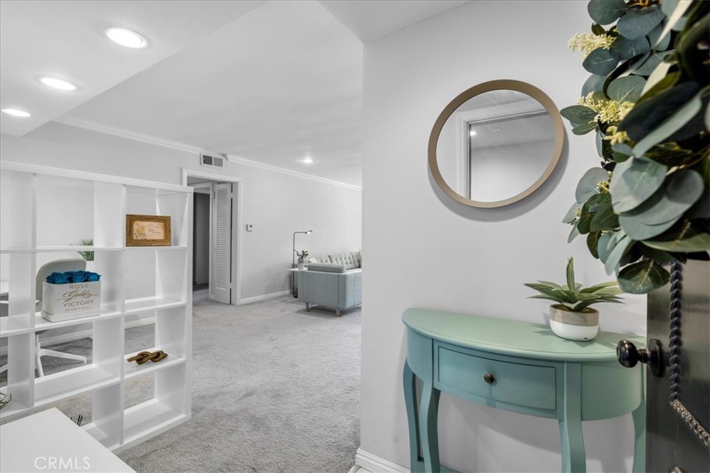 289 S Barrington Avenue A203