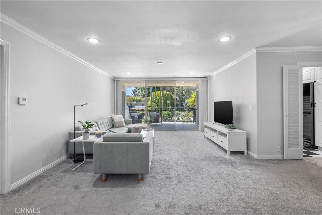 289 S Barrington Avenue A203