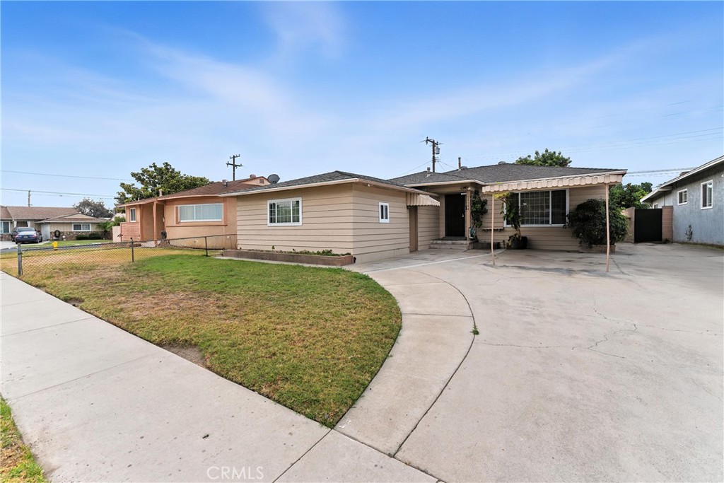 *** ADU Possibility *** ONE of the BEST priced homes with over 1,500 sq ft in the city of Norwalk *** This spacious home is READY for family to make it their own! It consists of central ac and heat, NEWER roof, NEWER pipes, NEW drain, and a NEWLY installed water heater. A large living room with a separate dining area and a bonus room that can be used as a den, family room or another bedroom. A large backyard that is just perfect to entertain family and friends. A driveway that accommodates multiple vehicles for additional parking. It's situated in one of the most desired neighborhoods of the city of Norwalk and centrally located within walking distance to shopping centers, restaurants, movie theaters, and the Nowalk Civic Center. Come by and take a look! See you here! =)
