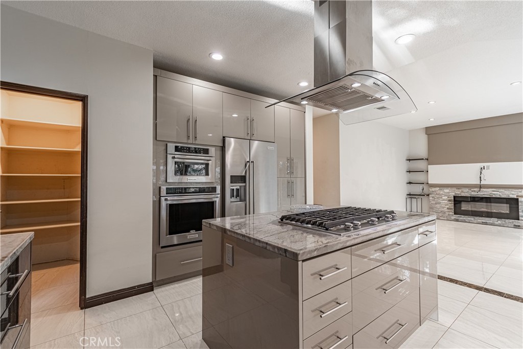 3537 Foxglove Road