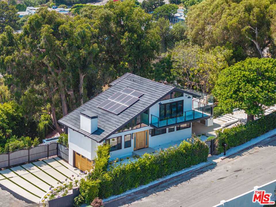 3525 Coast View Drive