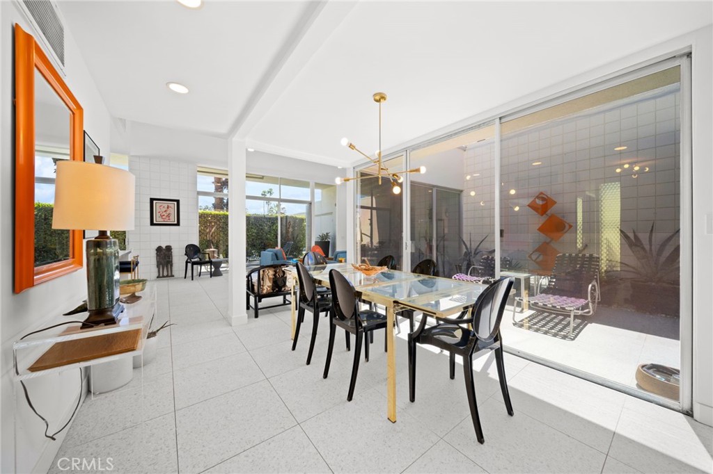 760 E La Verne