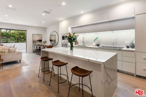 Photo of 132 N Swall Drive #101, Los Angeles, CA 90048 (MLS # 26658495)